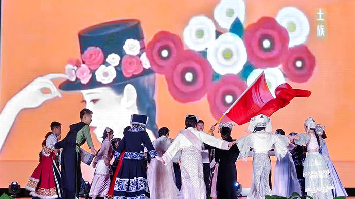 平泉市第一中学举办第34届校园文化艺术节暨第35届百灵歌手大赛