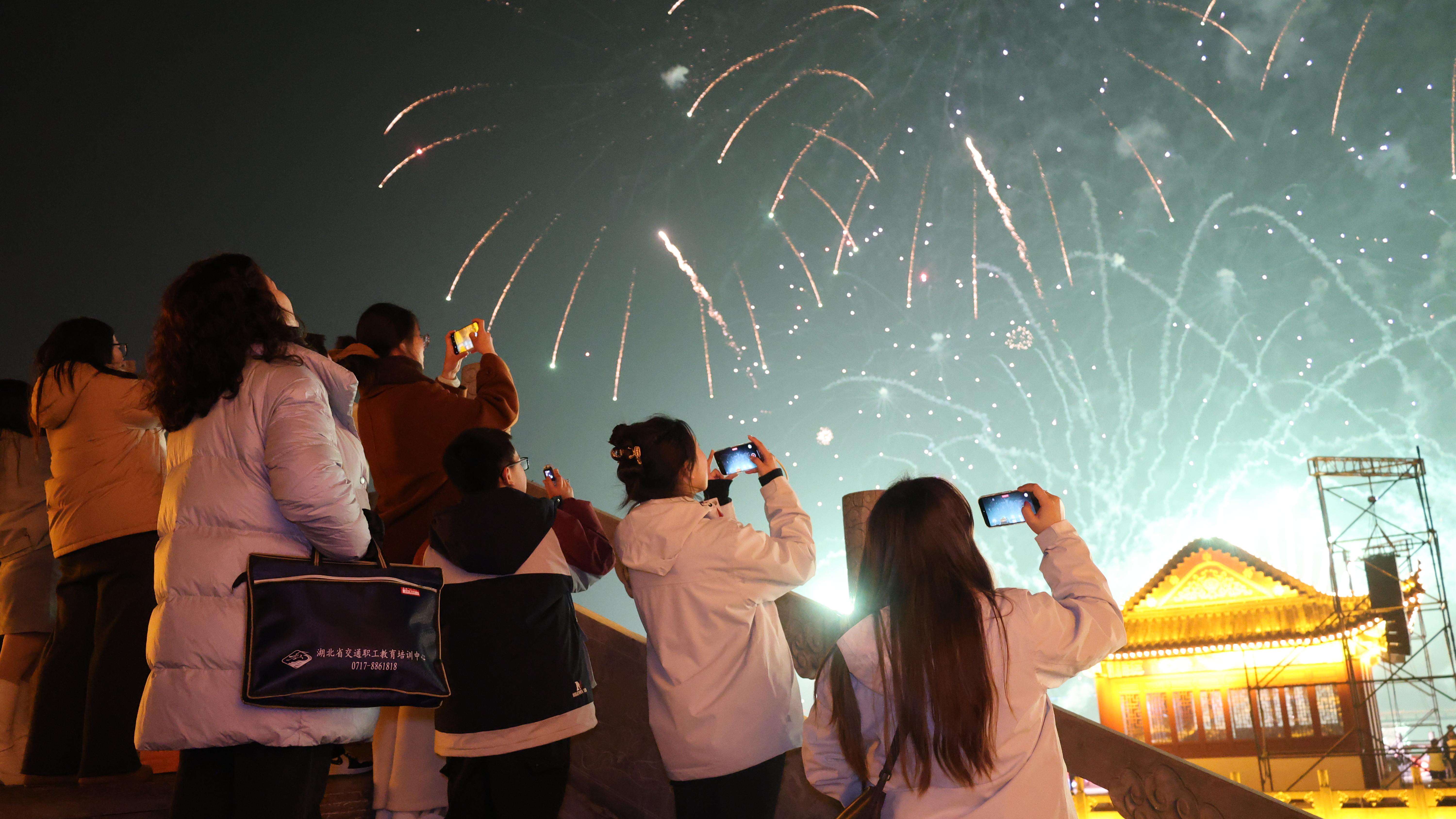 2026年阳新县“骏马迎春 福满阳新”焰火迎春活动璀璨上演