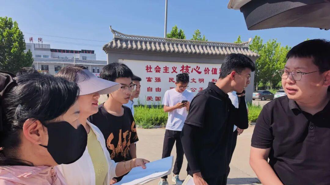 沧州鸿臻中学高三年级开展暑假家访活动