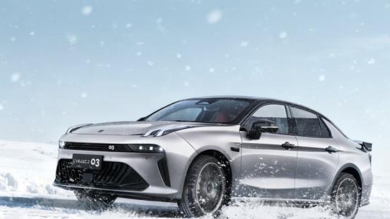 感受雪地控制的极致乐趣，领克03性能家族轻松应对冬季挑战