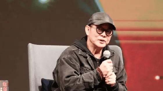 ​李连杰讲座硬核辟谣！没病没换心脏，玩梗科技配件笑翻全网