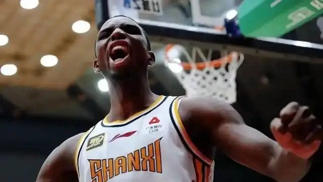 10分差距！广东84-94崩盘，杜锋场边喊“弄伤他”，外援联名控诉CBA要查