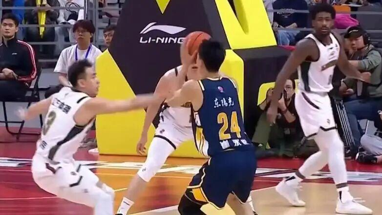 89: 73，辽篮大胜广东队