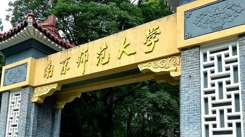 每年进入江苏电网最多的高校有哪些？