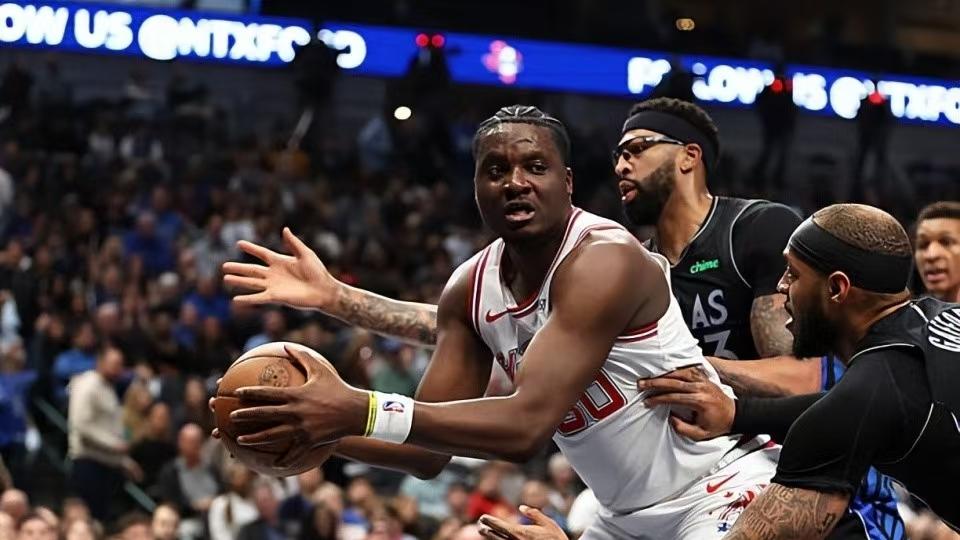 火箭3年2110万签卡佩拉！正负值垫底，这笔签约到底亏不亏？