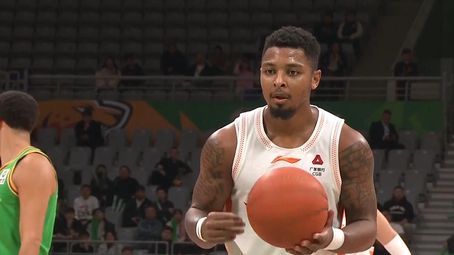 CBA：赵继伟27+8大爆发，新援21+9全队最高，皮特森空砍44分