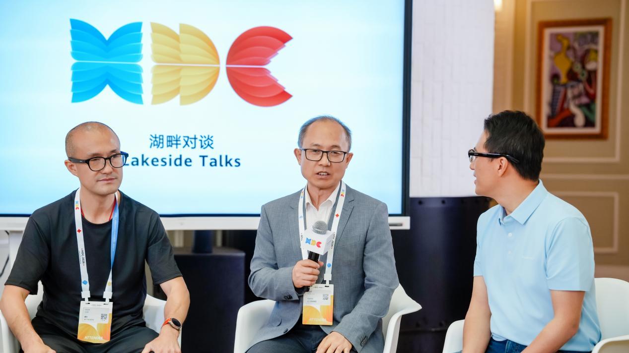 HDC2026湖畔对谈无障碍体验，小艺用AI打开残障用户的生活边界