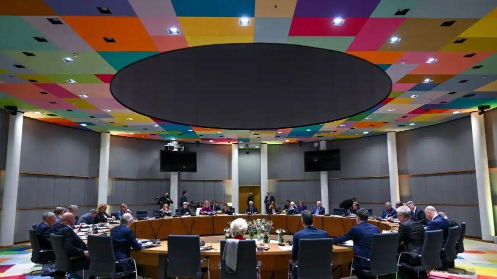 布鲁塞尔峰会深夜达成默契：欧洲的“美国干爹”时代结束了