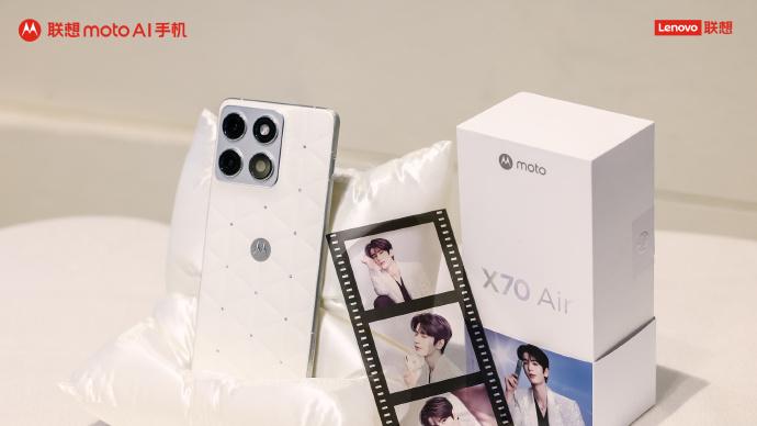 联想moto X70 Air Pro AI手机亮相：有AI，让轻薄影像旗舰更Pro
