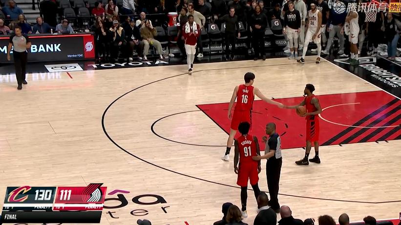 打爆了！阿伦40+17+5，克林根8+12，赛后小杨伸手和队友击掌