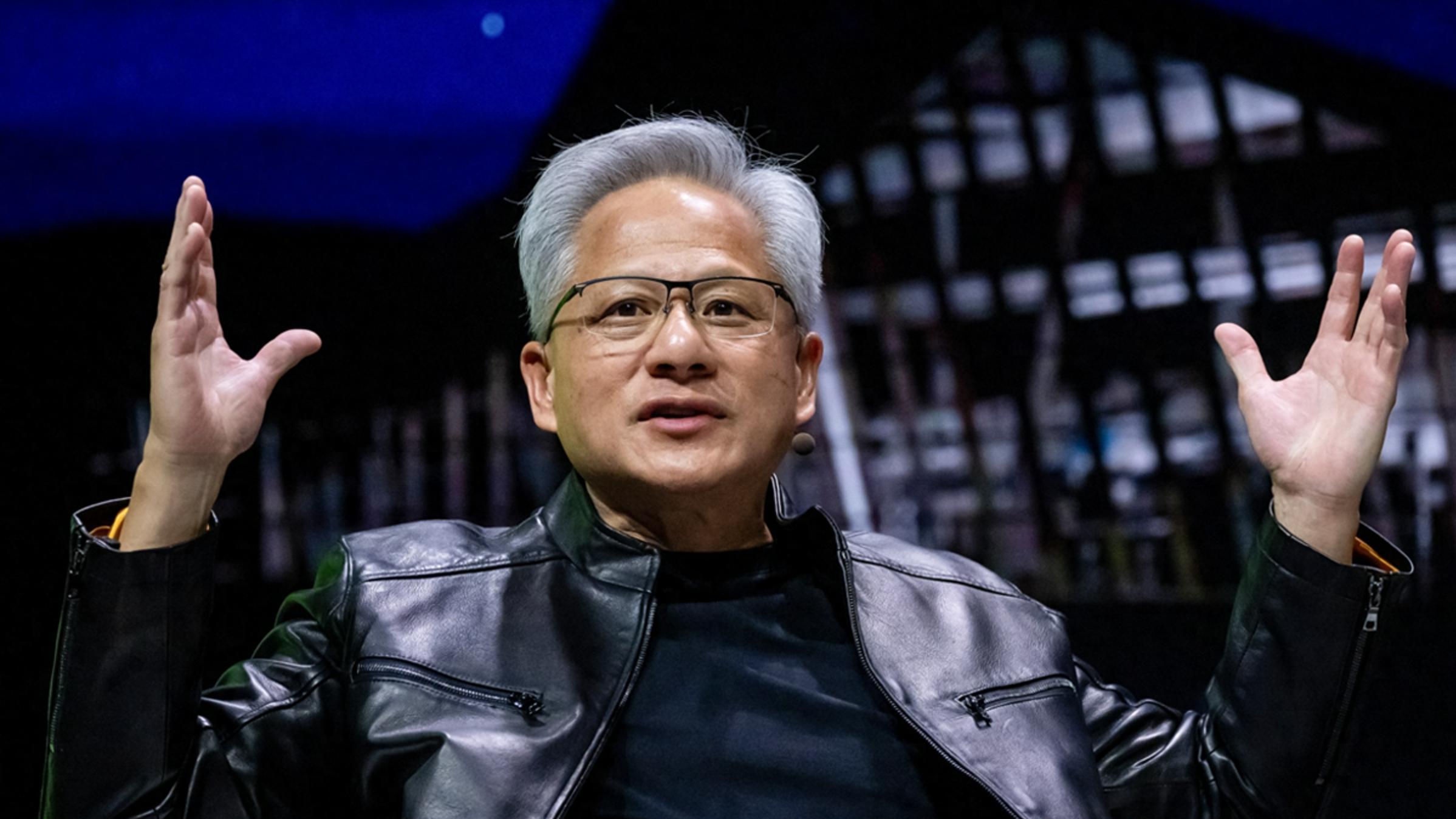 黄仁勋访谈“失控”背后：总有一件事必须发生，把电子变成Token