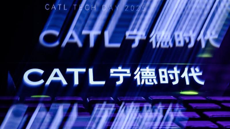 宁德时代2025年挣了722亿，净利润是车企利润的9倍有余