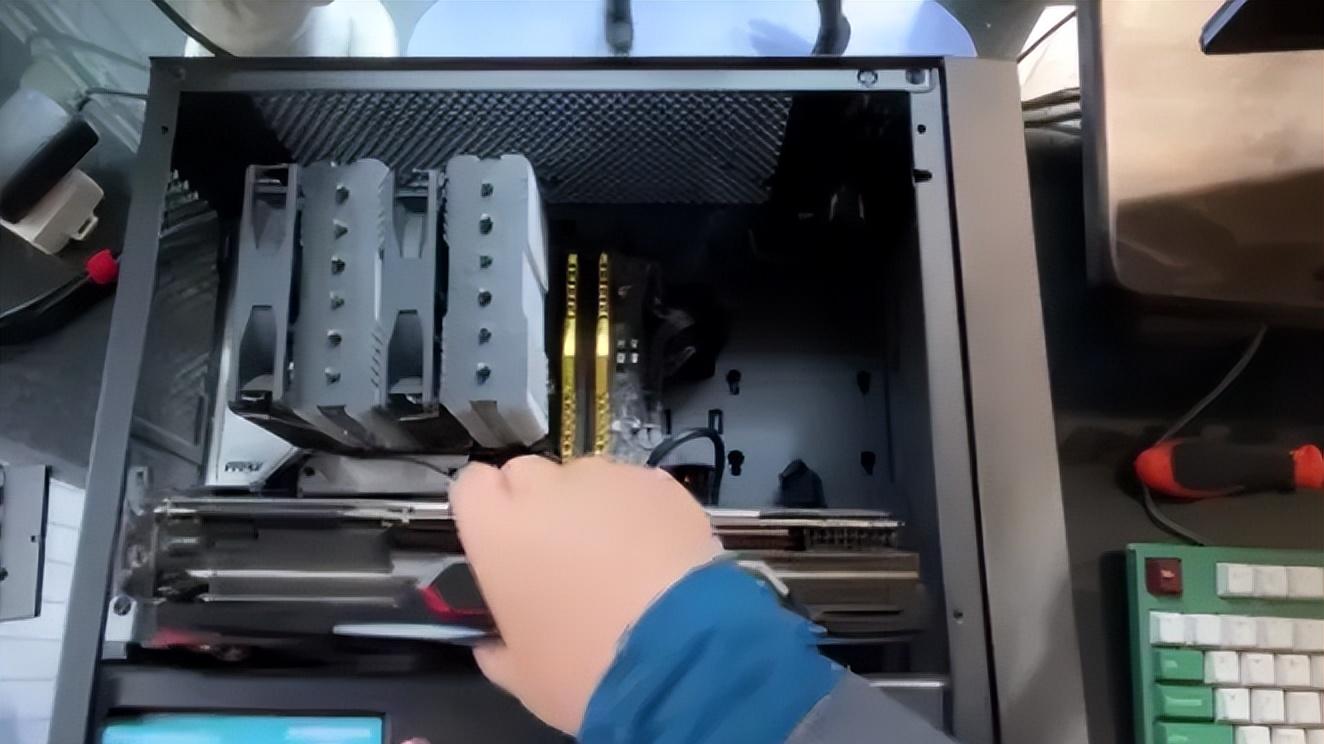 客户那边要整理公司所有电脑的配置，来做详细的资产管理，结果发现一张5070显卡变成1060