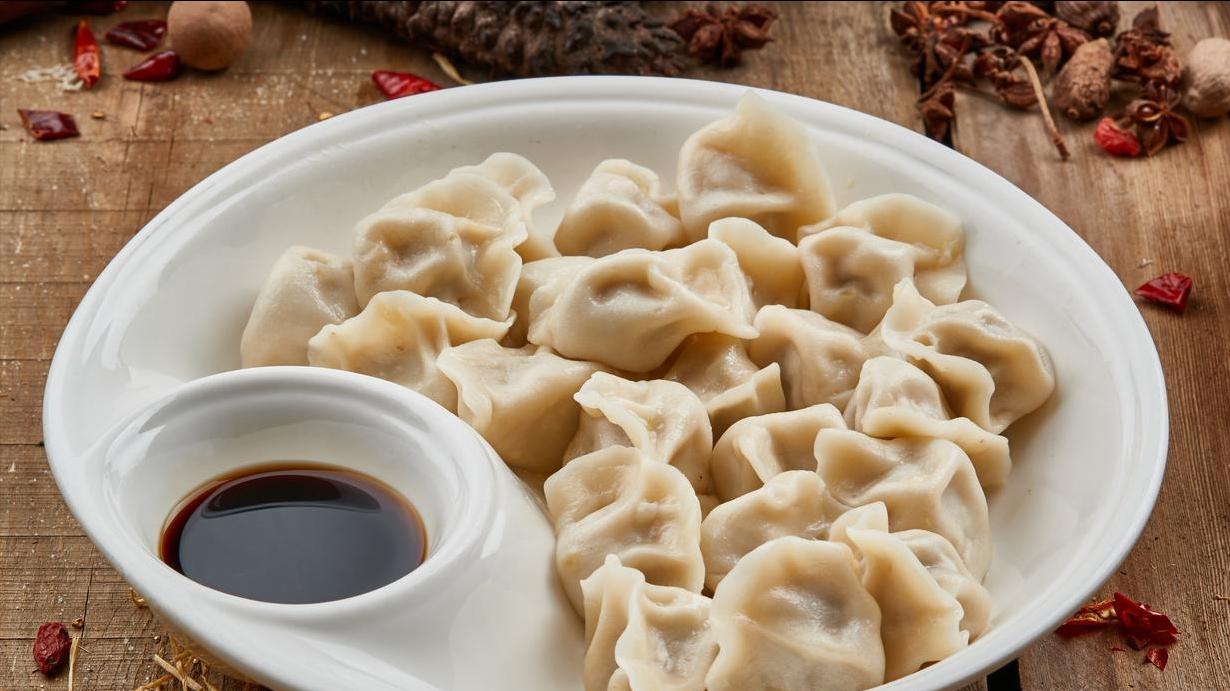 为什么速冻饺子煮不破，自己包的却容易烂？