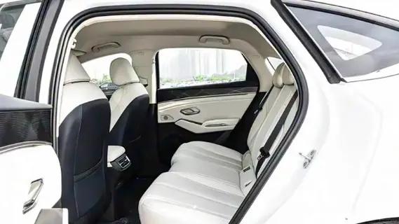 比亚迪秦家族长续航版正式上市