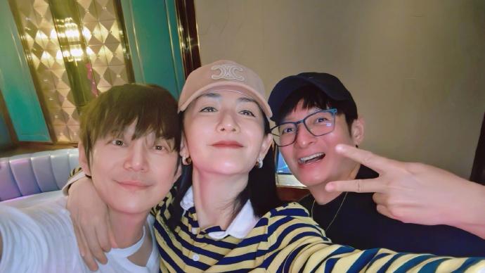 节目收工后的小确幸，被谢娜用一碗加鸡腿的粉记录了下来