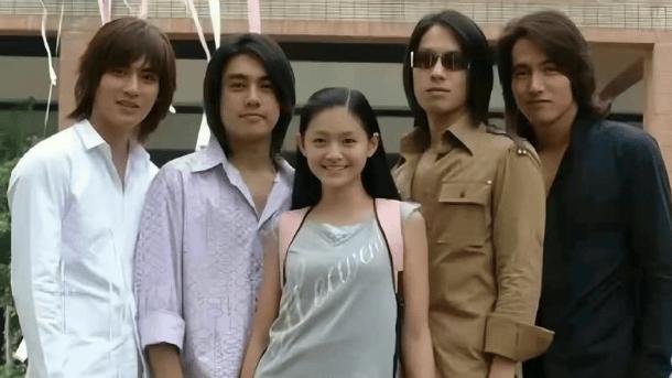 大S逝世一周年雕像揭幕 雨中众星悼念满是泪点