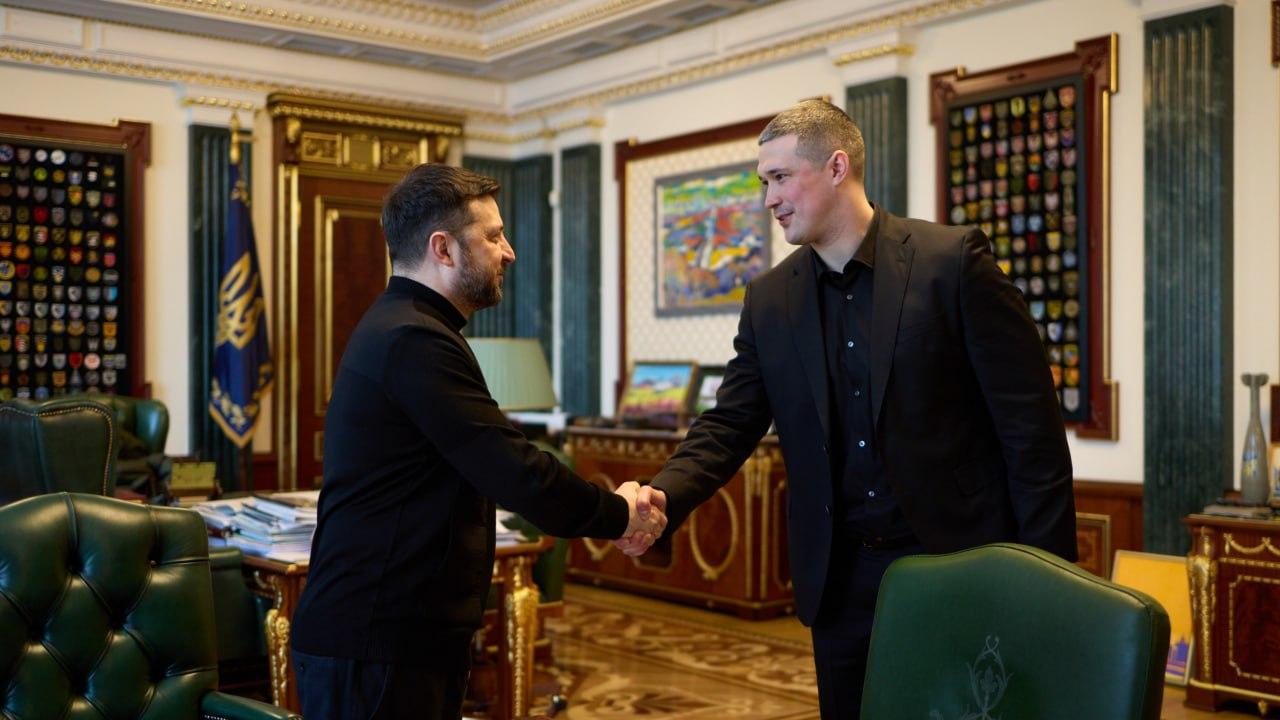 乌克兰国防部长发声证实，不是没人可用，而是太多不愿意属于荣耀