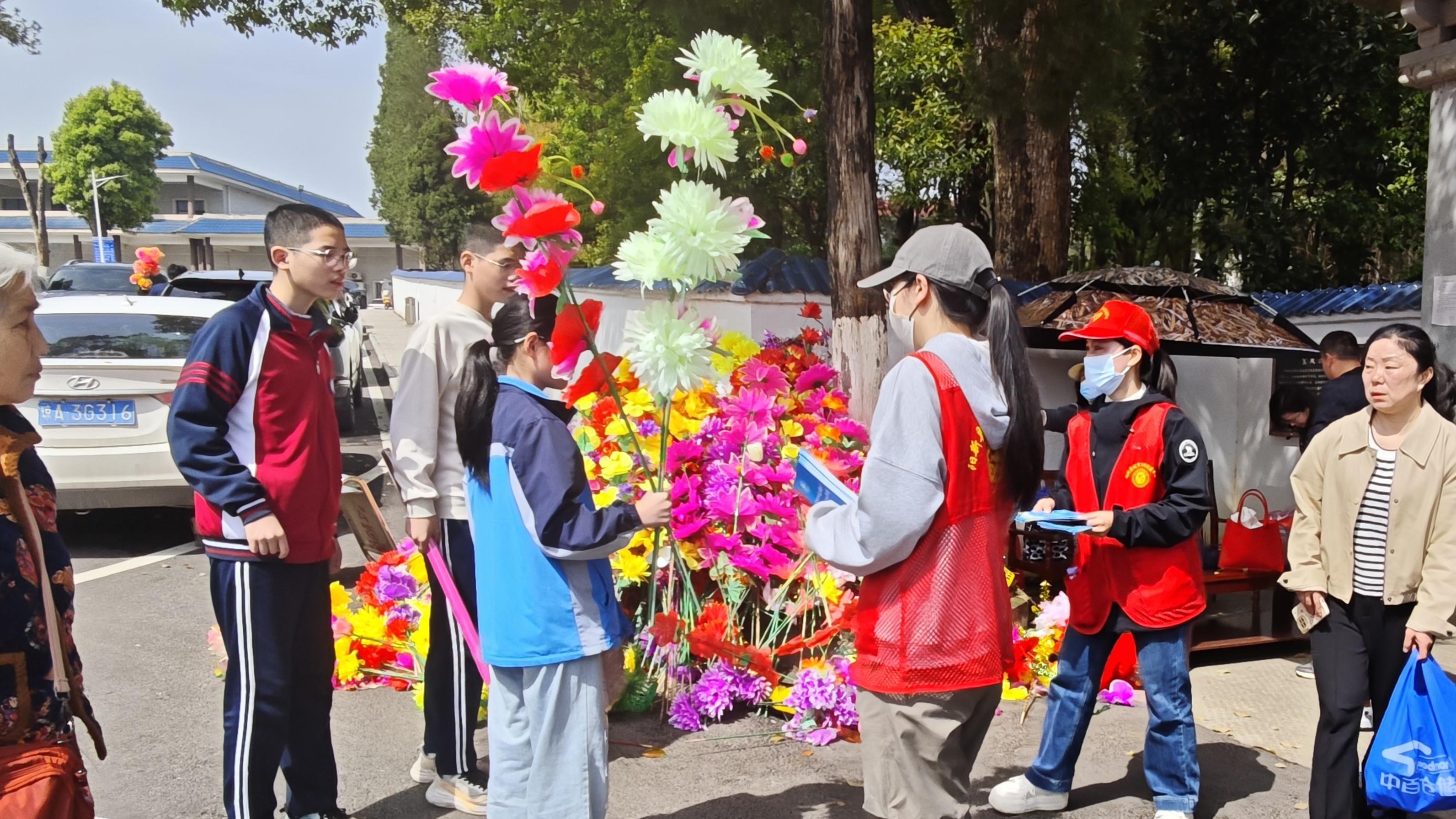 阳新：文明祭扫破旧俗 别样清明更“清明”