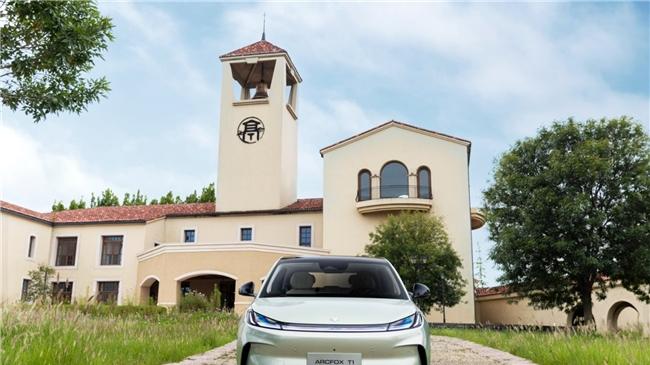 8万级纯电SUV短途高速实测：极狐T1与零跑A10谁更靠谱