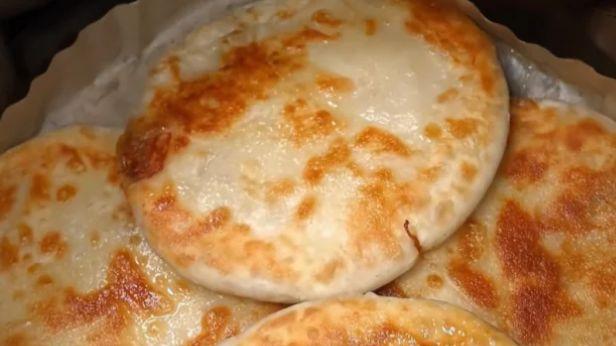 重庆的早晨，从一张掉渣的酥皮馅饼开始