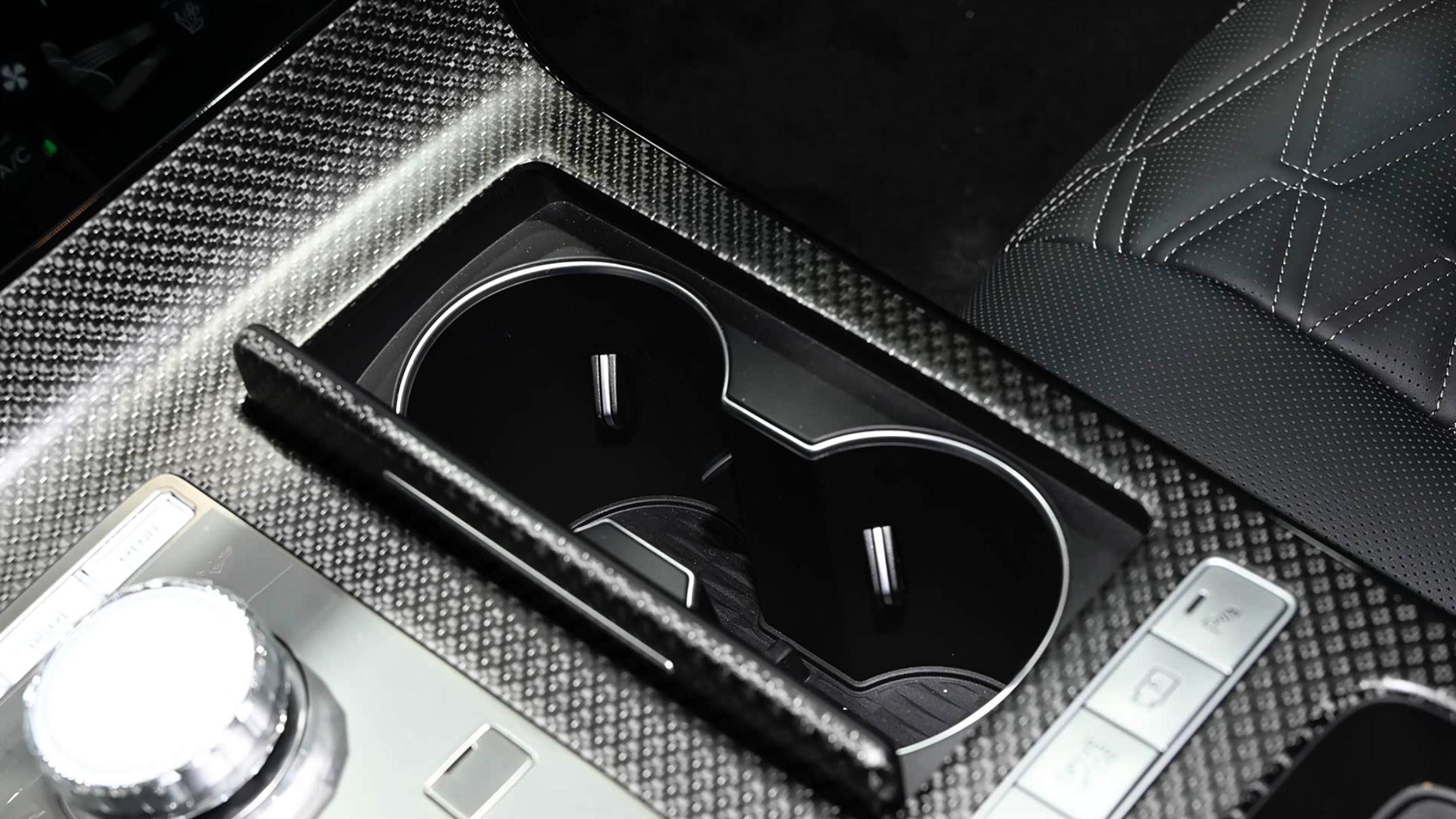 低调的行政级豪车，配27英寸弧面OLED屏+V6涡轮发动机，限量20台