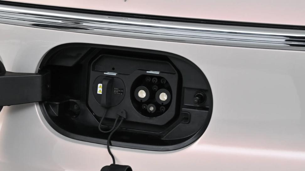 外形更精致，纯电续航两种可选，第五代宏光MINI EV值得等待吗