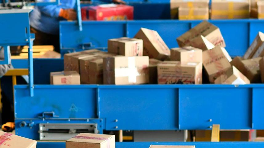 春节快递不停运 多家快递公司出面辟谣