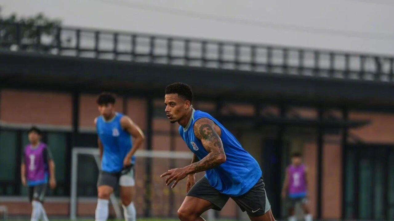 中超热身赛：上海申花9-2大胜山东泰山 新援表现与球队隐患凸显