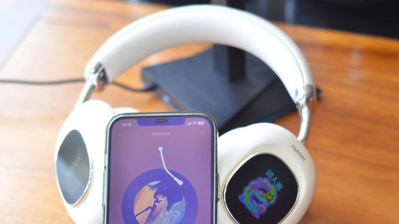 HiFi音质、智能交互灵动屏、AI智能，南卡SHOW头戴式耳机体验感拉满