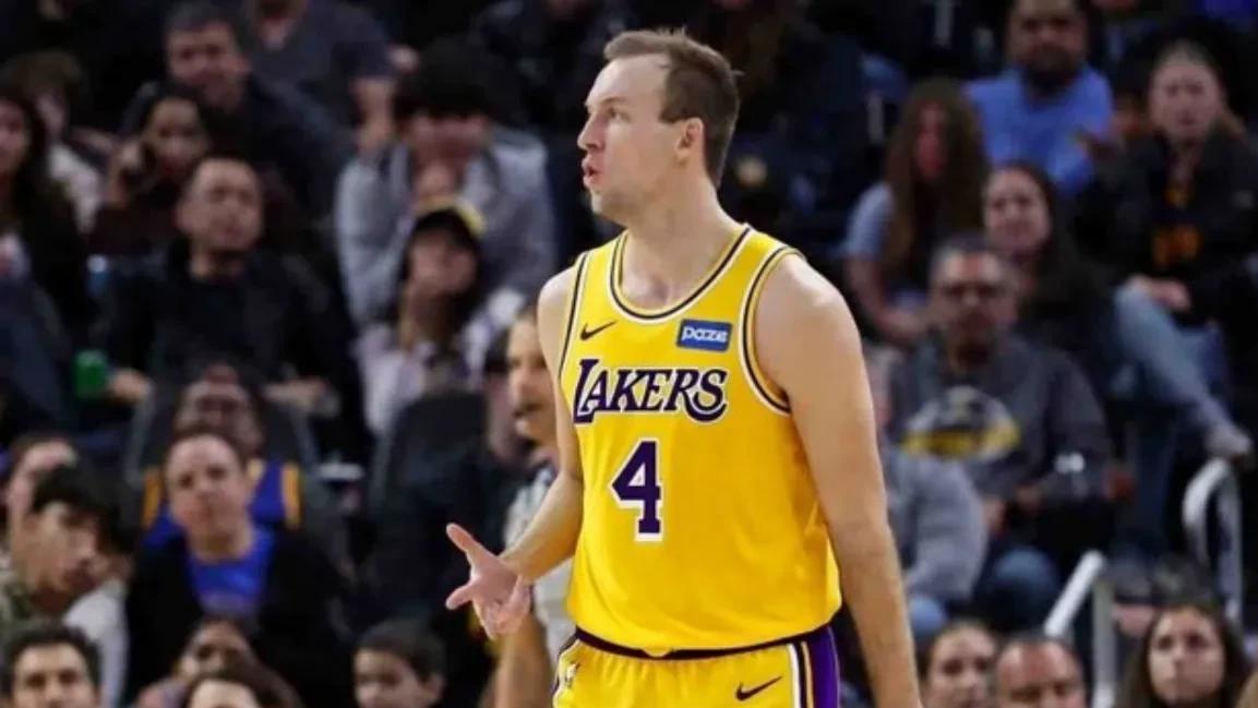 湖人大胜勇士，詹姆斯砍22+7+9解锁湖人生涯里程碑