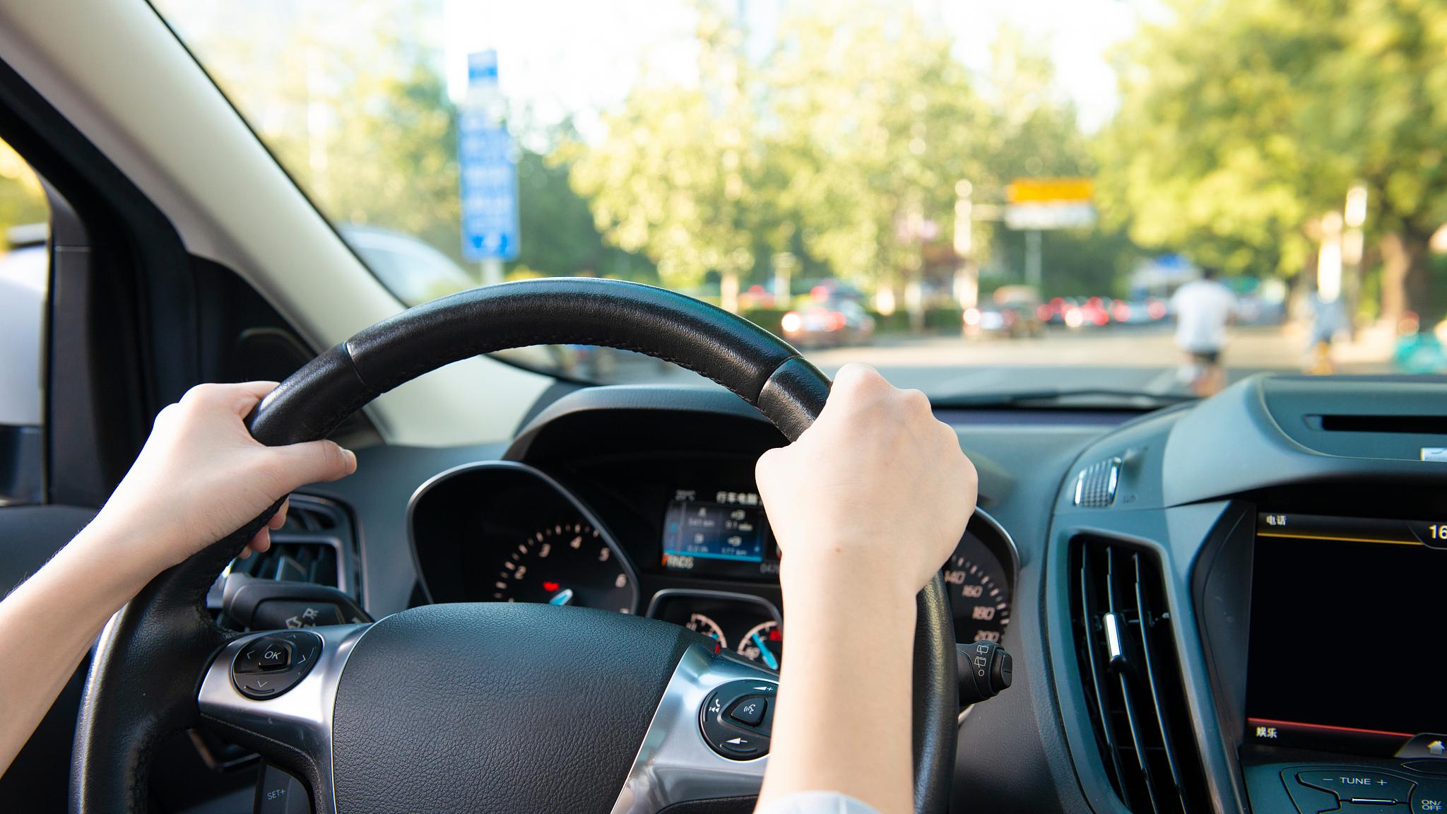 中年男人去哪都要开车？方向盘背后的心理学秘密