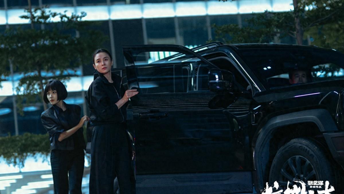 《惊蛰无声》热映，张艺谋推破局大作，比亚迪诠释中国科技力量