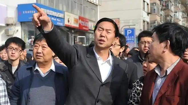 中国最硬核市长耿彦波，离任时数万市民十里长街相送，他究竟做了什么？