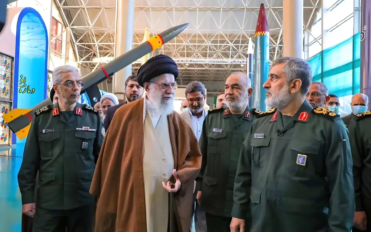 ​斩首伊朗司令、封锁霍尔木兹：美以的“胜利”，为何困在34公里海峡里？