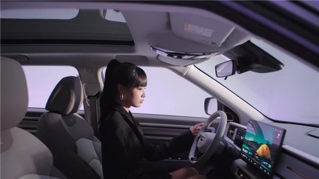 暮色极光上车！ICON 巧克力心动紫承包颜值与驾控双重快乐