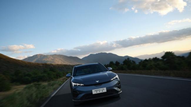 极狐新阿尔法T5座椅通风+按摩，暴晒下秒变SPA舱？