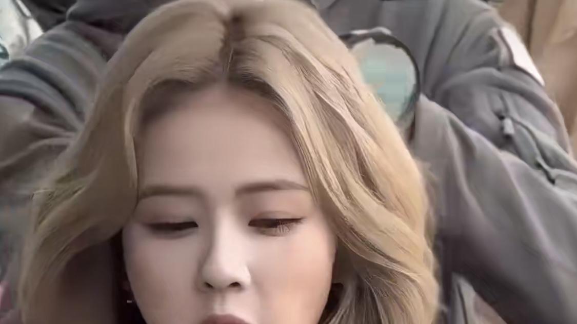 白鹿吃烤肉经纪人在旁边急死了