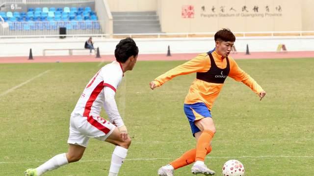 连鲁大战无需动员，谢文能是硬伤 泰山队4月争全胜 老将盯住毛伟杰