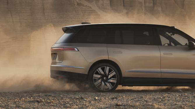 天地纵览 科技行政旗舰SUV蔚来ES9发布