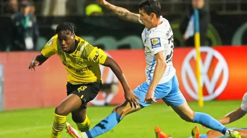 德甲焦点战：残阵相逢，多特更胜一筹