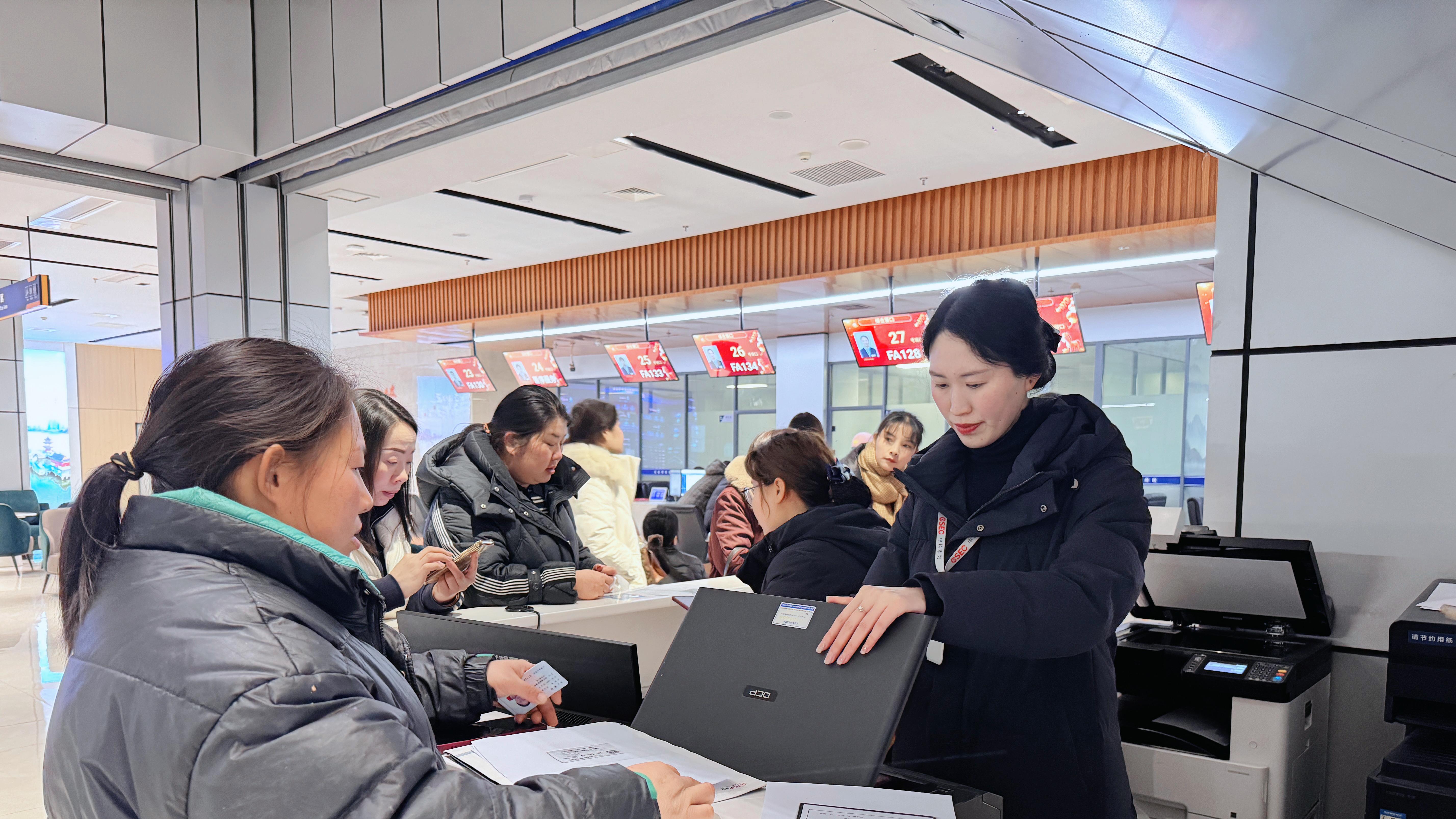 阳新市民之家：春节服务不打烊 暖心政务护新春