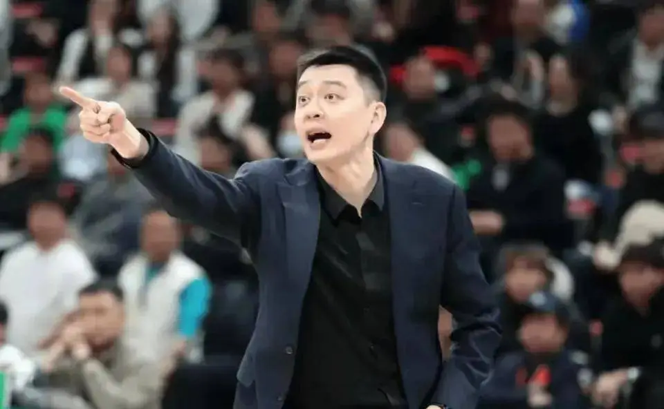 CBA最新消息！杨鸣回归首秀达成！杨瀚森当选队长！辽宁重磅引援