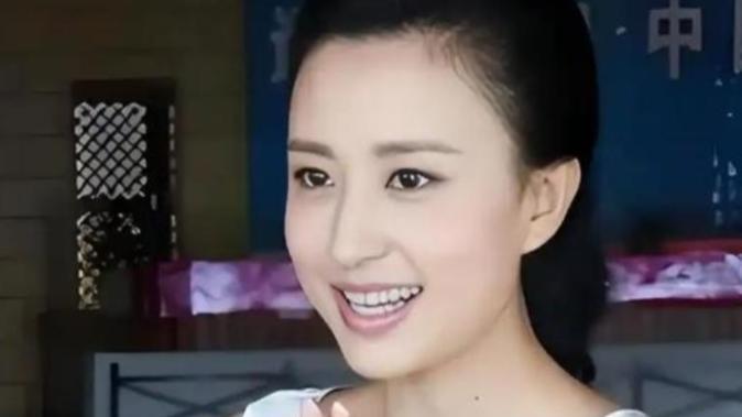 46岁张蕾近照曝光，被造谣包养多人，她如何反击？