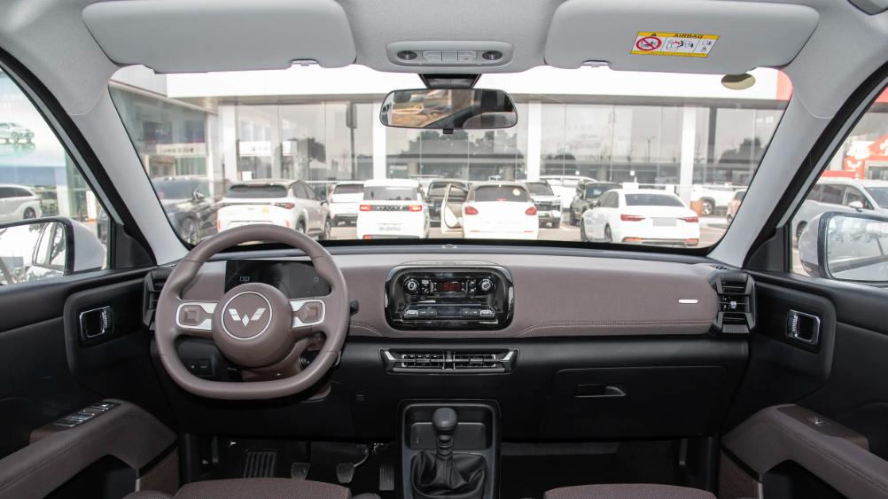 车长4745mm，轴距2810mm，它6.28万起售？