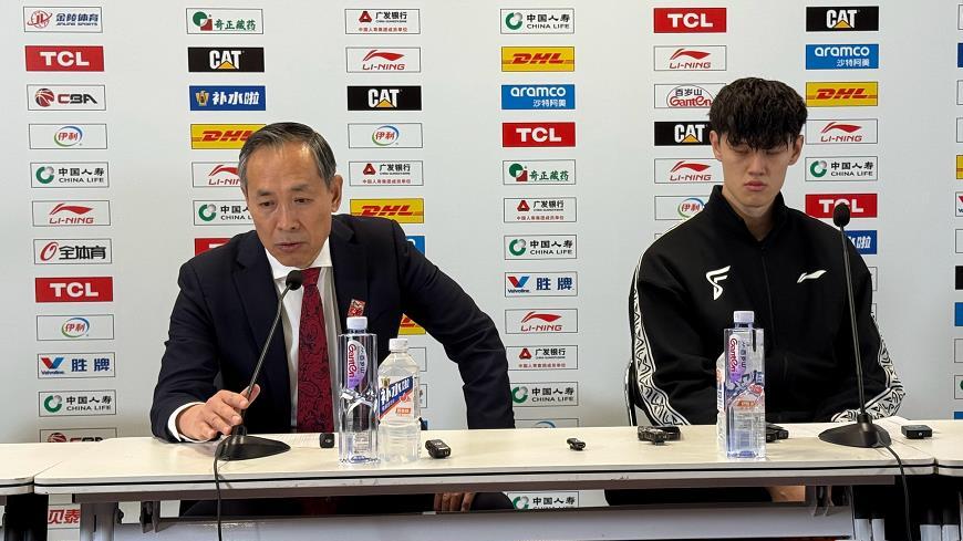 首秀18分，媒体专家盛赞曾凡博，球迷质疑：国家队怎么打不出来？