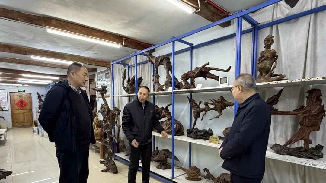 跨界聚势共筑匠心：孙世泓、姜千亮一行走进吴德义浪木艺术博物馆 共探民族文化传承新路径