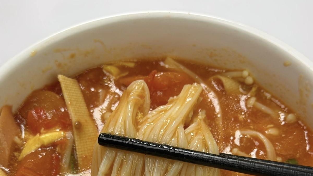 一碗暖到心底的番茄金针菇豆皮汤，低卡高蛋白，鲜到舔碗！