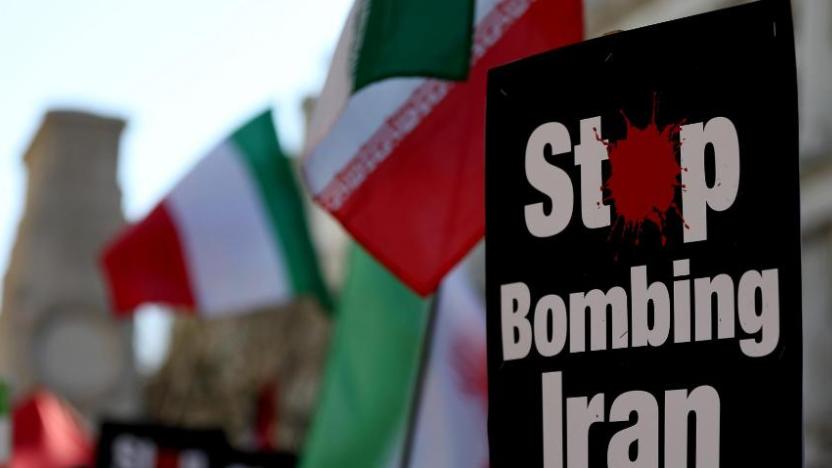 美军航母正逼近霍尔木兹，特朗普却说“马上撤”，信吗？