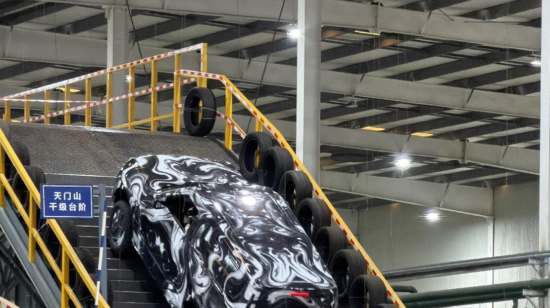 最近这条路透视频是真的有点东西